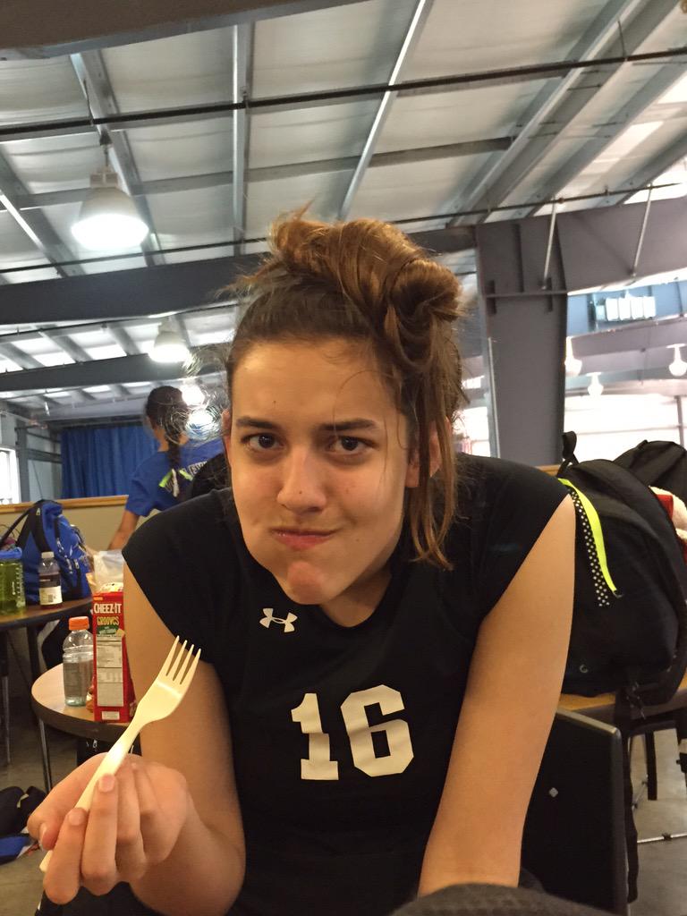 jaclynmaguire's tweet photo. HAPPY BIRTHDAY HOOPS!!❤️ ily and thanks for putting up with me for 2 seasons😍 #digmtime @kateh516 http://t.co/cBoE9vIFz0