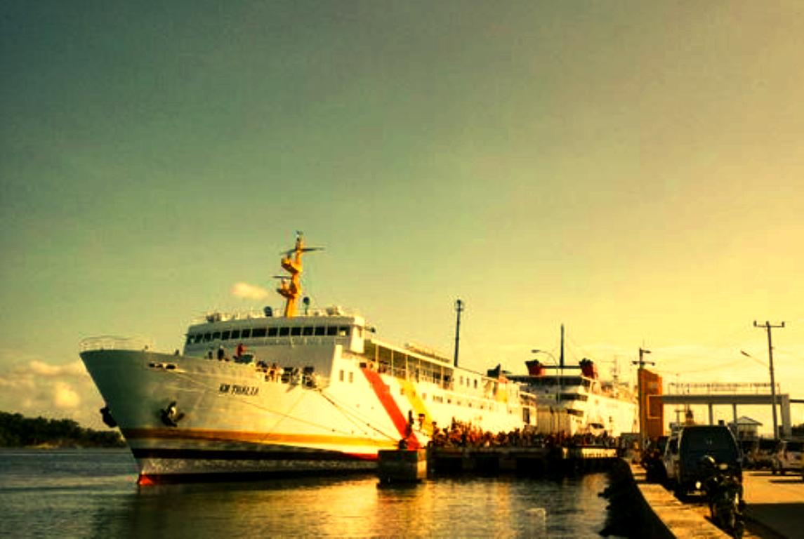 Visit_Parepare's tweet photo. Aktivitas Pelabuhan Ajatappareng @_KotaParepare_ nampak para penumpang kapal dari berbagai daerah🚢
#VisitParepare http://t.co/gBK90q0Bqo