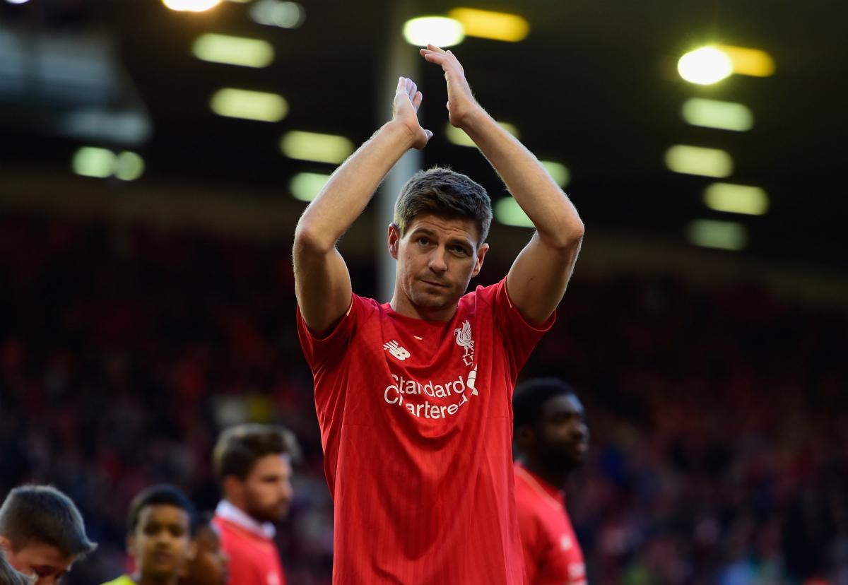 A3Noticias's tweet photo. Gerrard se despide de Anfield como jugador del Liverpool tras 17 temporadas vistiendo de 'red' http://t.co/rSbhVkJOmd http://t.co/9VUmVX80LN