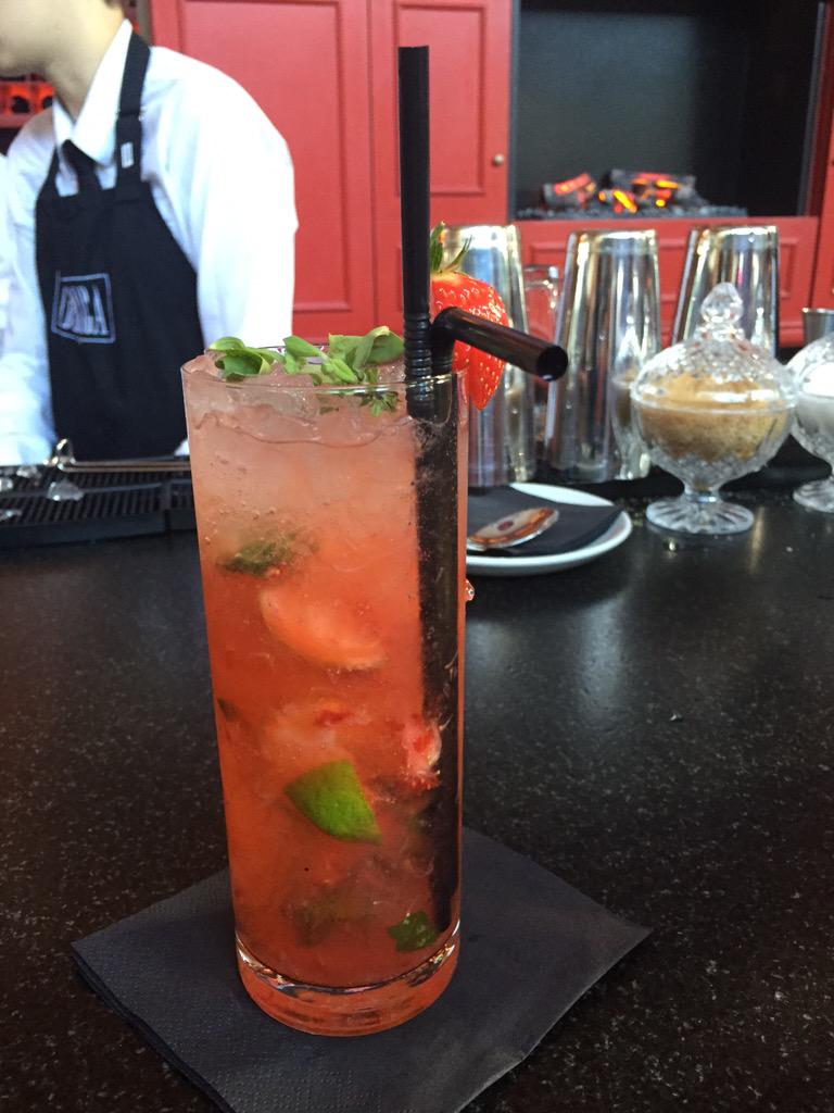 Daciitebaumane's tweet photo. Strawberry and basil gin smash mhmmm very nice @IbericaMCR http://t.co/iRCuhI4aCw