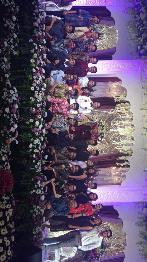 ADMIRAL_84's tweet photo. #LatePost happy wedding for agis.. ❤ May 9,2015 http://t.co/LbfvUyOyp3