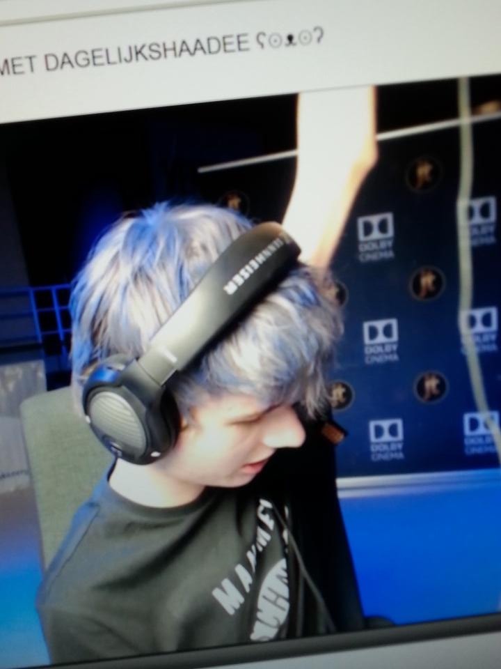 maureenpiek's tweet image. Pascall heeft blauw haar :o #24uurInDeBios