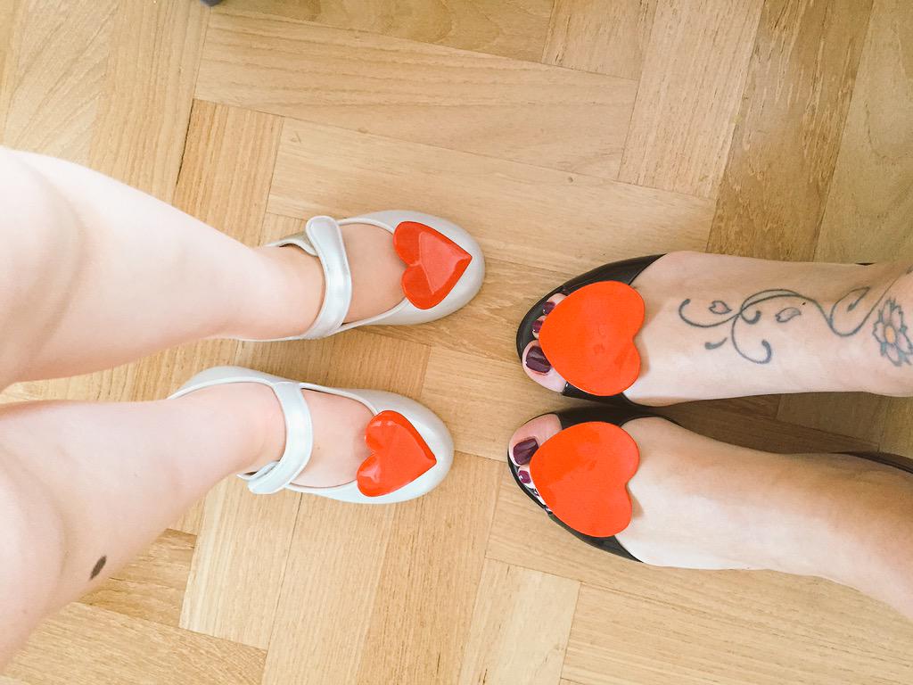 Ayshacla's tweet photo. #melshoes ❤️❤️👭 http://t.co/rTQVIWA3i0