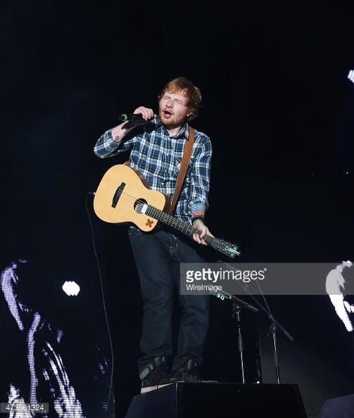 TeamSheeranBRA's tweet photo. Ed no palco principal 😍 #2-3 #EdSheeran #tedbr #RockInRioUSA http://t.co/8b525DZd1J