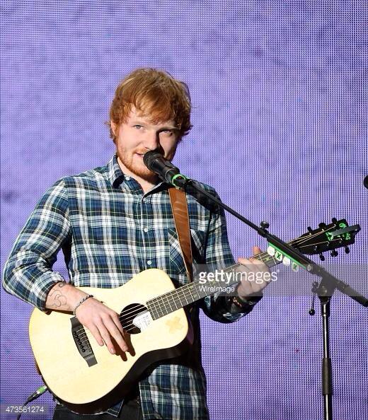 TeamSheeranBRA's tweet photo. Ed no palco principal 😍 #2-3 #EdSheeran #tedbr #RockInRioUSA http://t.co/8b525DZd1J