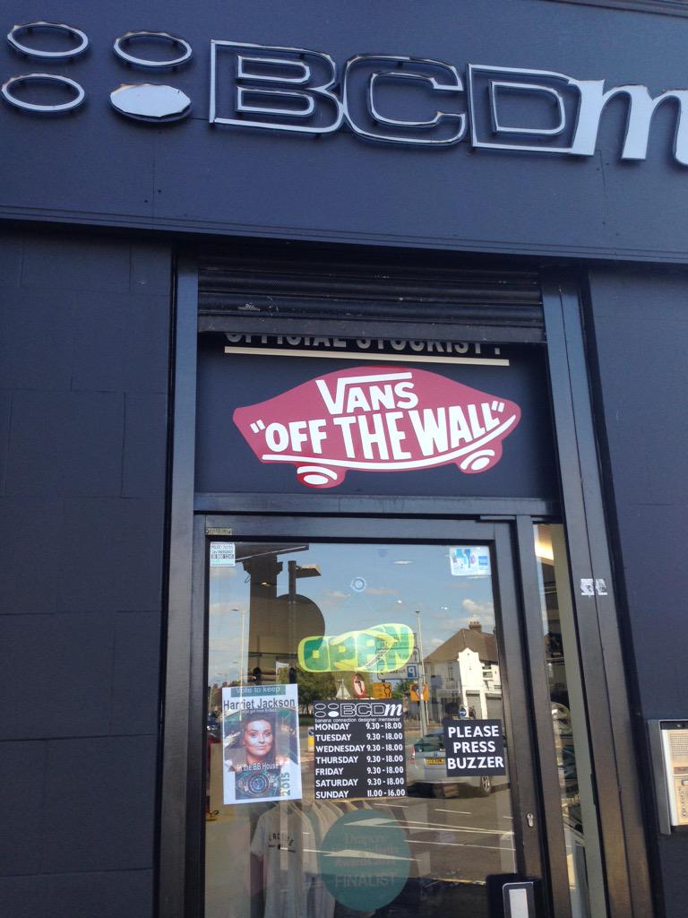 freddi_jackson4's tweet photo. Banana connection Waltham cross supporting @harrietjackson0 to win #BBUK #teamharribo #BBHarriet http://t.co/RMWoi8lg5r