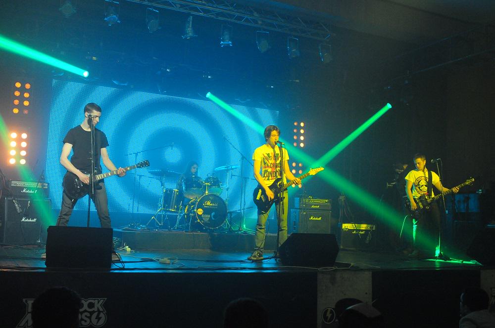 emisijabunt's tweet photo. Subota16.05.2015.00.04h RTS 2, sesto polufinale BRM.Takmičari: Kontraudar, Armusi, S.K.A.Gosti Feud. http://t.co/BJWvz7hrsI