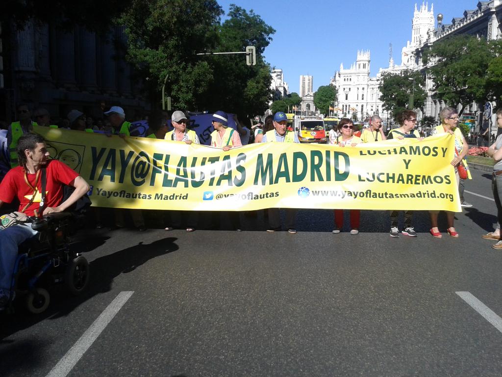 appaseoextremad's tweet photo. Hola @yayoflautas, sois muy grandes http://t.co/6oY4guVkLc
