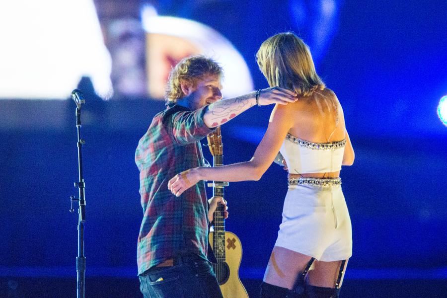 TeamSheeranBRA's tweet photo. Ed com Taylor #10-11 ☺ #edsheeran #tedbr #RockInRioUSA http://t.co/PANM2QVnoI