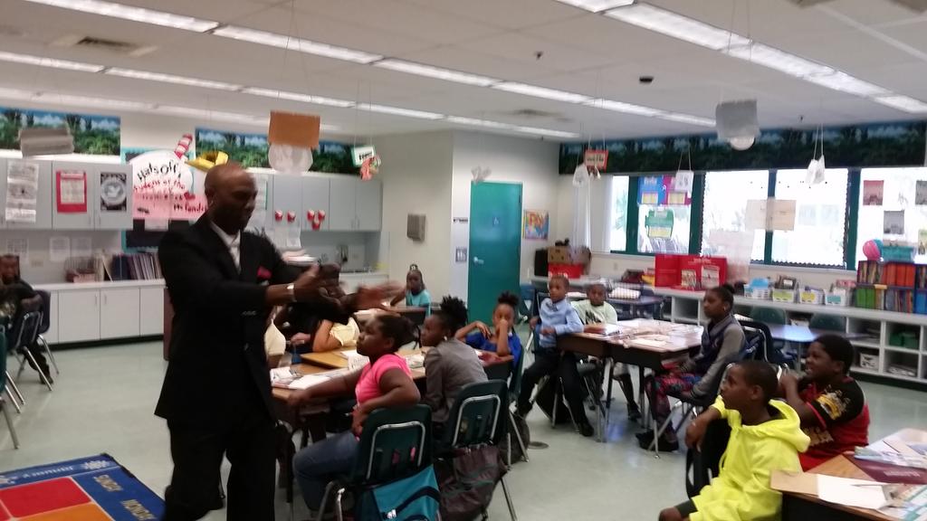 SunlandPk3's tweet photo. Career Day 2015 thank you all for helping making it a success @UptownDale http://t.co/awkXjyC2TG