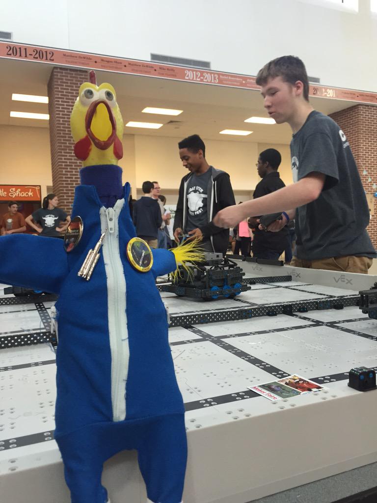 CamillaSpace's tweet photo. Only a little over an hour left @stemmakerfest; don't miss out on the fun! http://t.co/jcrG1kQ2tl