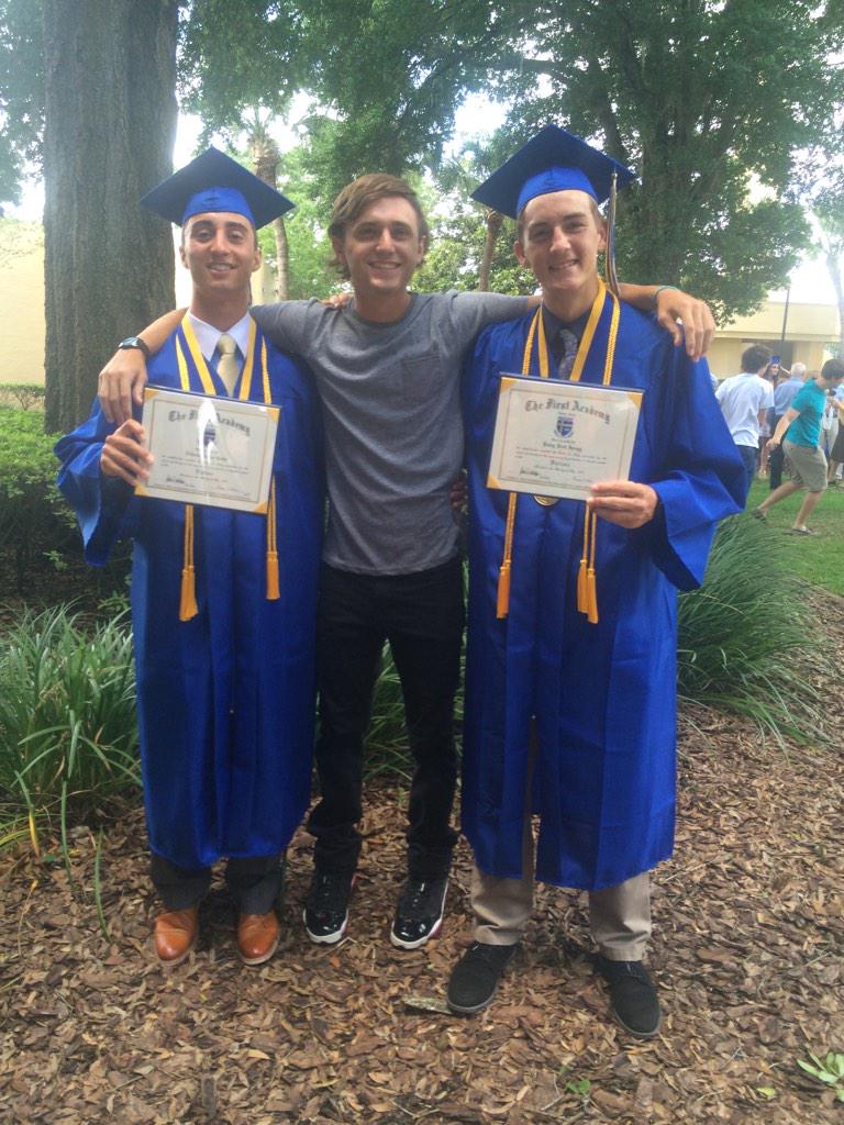 adorso3's tweet photo. Congrats to my boys dumb and dumber for graduating today🎓 @NickyG_2 @bspragg13 http://t.co/LC0sfaTsoX