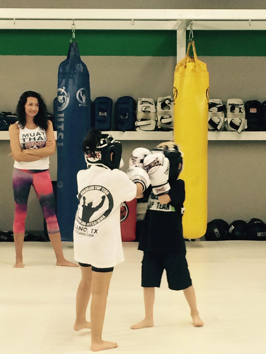 KaleSims's tweet photo. Kids #simsmuaythai spar going on now @BTT_Plano ! #muaythai #sandee #gameness #kickboxing #fightkids #13 #boxing #win http://t.co/mwcuxBqKyM