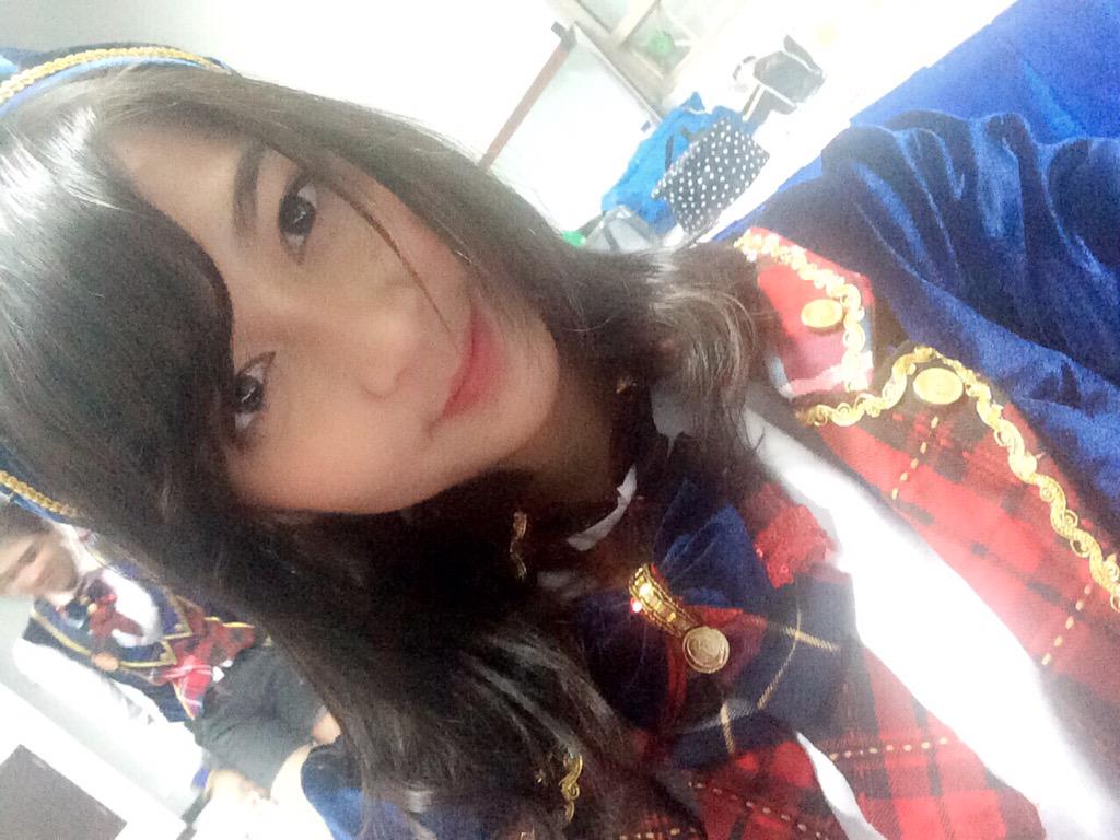 VeeJJKT48's tweet photo. "@veJKT48: Banyak pengumuman yah kemarin, juga lagu single ke 10 dibawakan~ http://t.co/u0hVlzc1aY"
