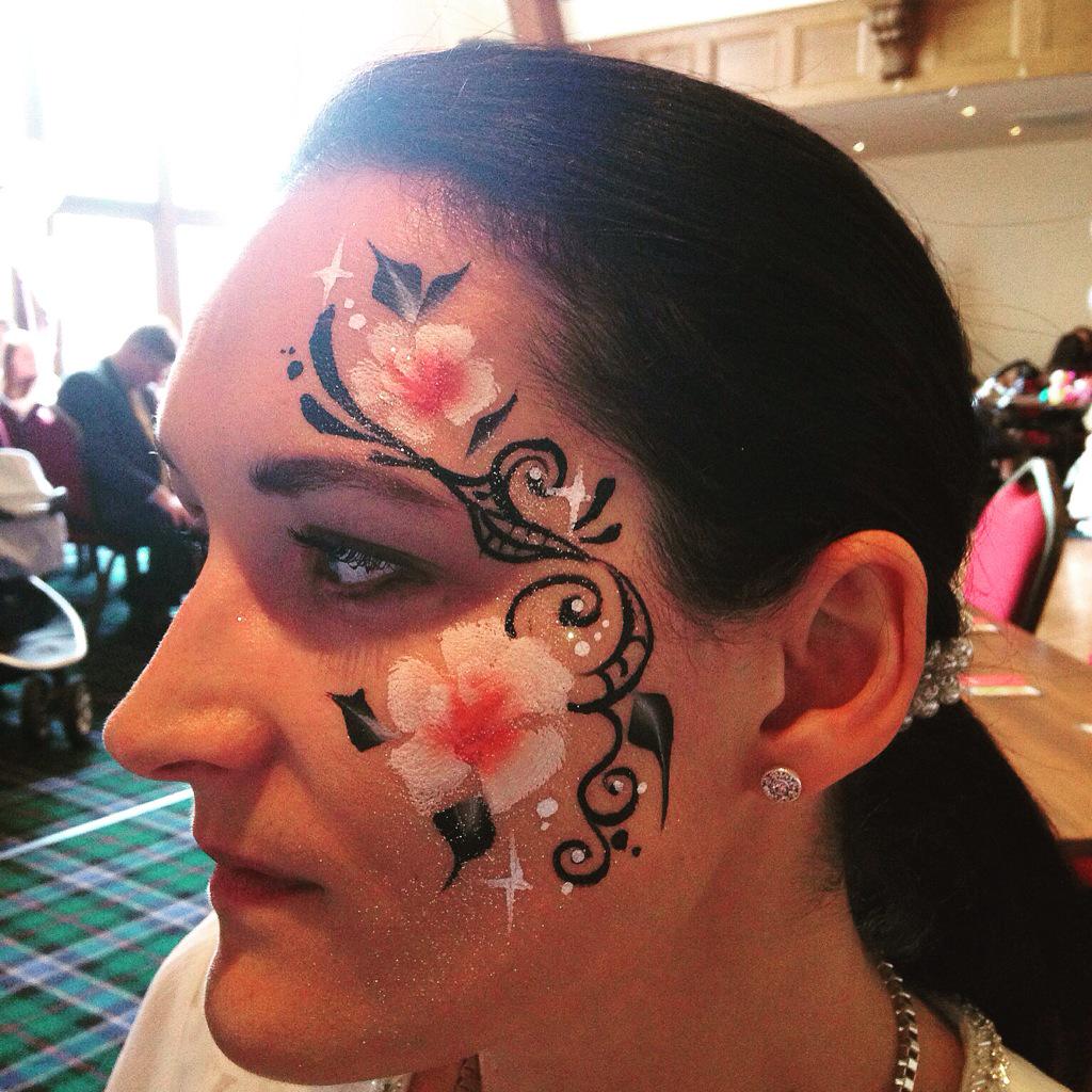 <a href="/AngelasFabFaces/">AngelasFabFaces</a>: My favourite from today 😊 #facepaint #flowers #rose