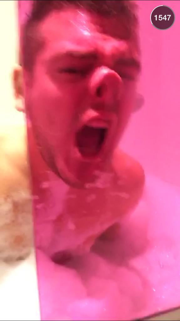 AshTeteur's tweet photo. Bon j'avoue à ce moment là j'ai rigoler ! @jeremstar 😂😂 snap : jeremstaroff http://t.co/e1B3EzUo1P