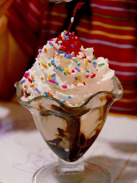kkamjonga's tweet photo. @bekhyond dikasih eskrim masa masih gak mau? http://t.co/vjEs29bHc4