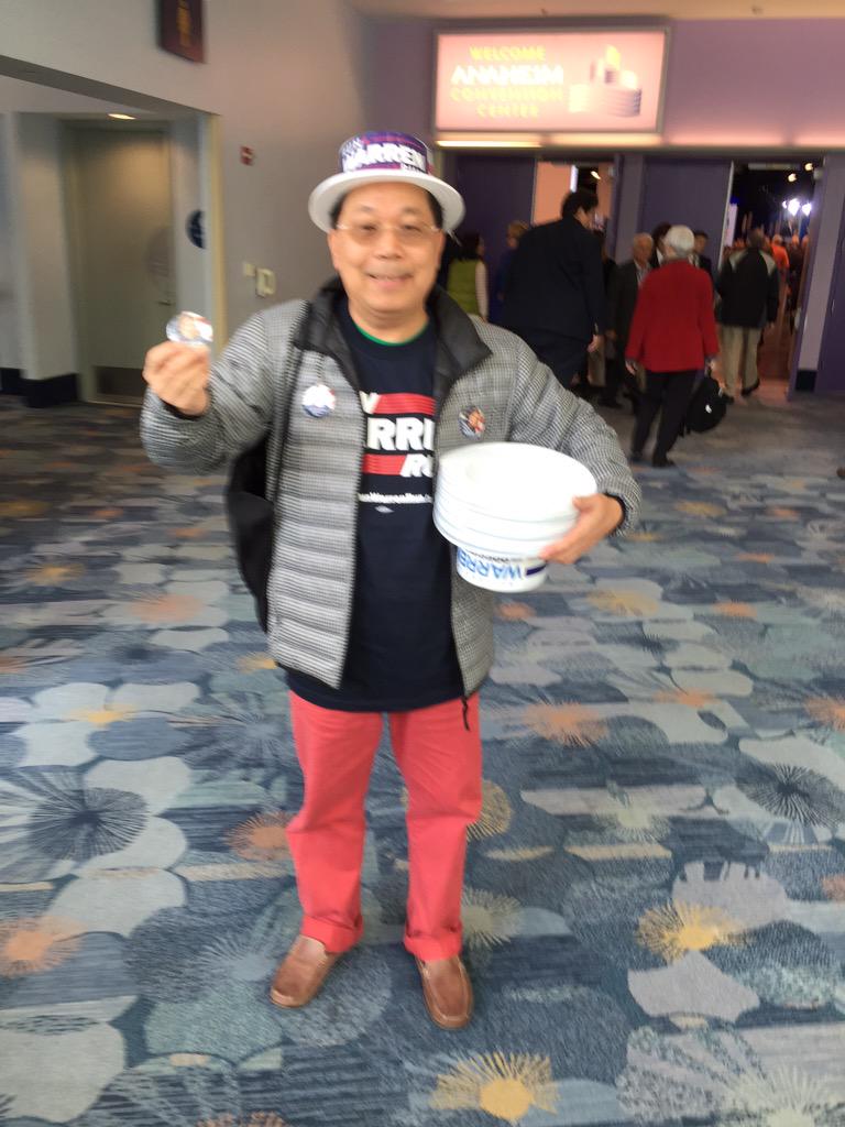 matthewatwong's tweet photo. #RunWarrenRun 
Supporting Elizabeth Warren at Ca Dem State Convention, Anaheim, Ca http://t.co/g58IZLpGjK