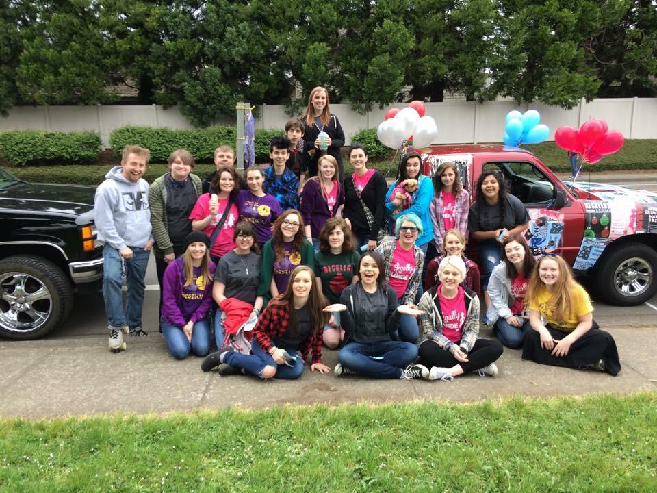 McNaryTheater's tweet photo. Celebrating an awesome season by walking in the Iris Festival Parade. #WhyChristmas #WoodsCommaElle #1Acts #McM4M http://t.co/29yVfyKEFr