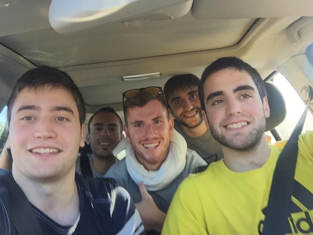 InterPallaresos's tweet photo. Cotxe 3 retornant a la Pineda. #interlive @FutsalTGN http://t.co/eYouGnzY0H