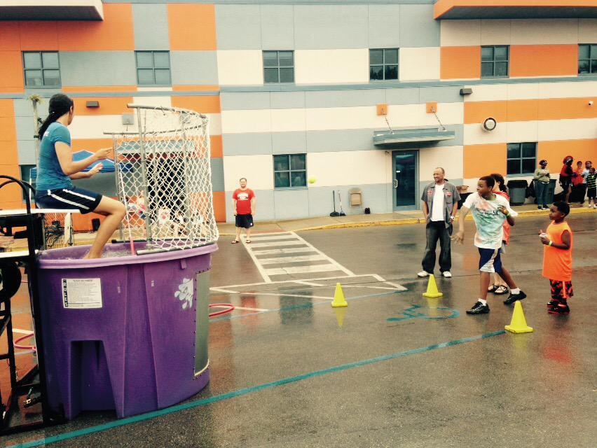 Paramountindy's tweet photo. Ms. Roberts in the tank! #BrooksideBash #brrr http://t.co/sdmDjpYzzz