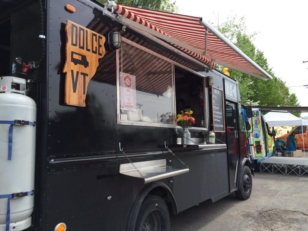 magichat's tweet image. #btv foodstuffs all up in here at #Heavyfest. #dolcevt @QCpops @tacoallstars