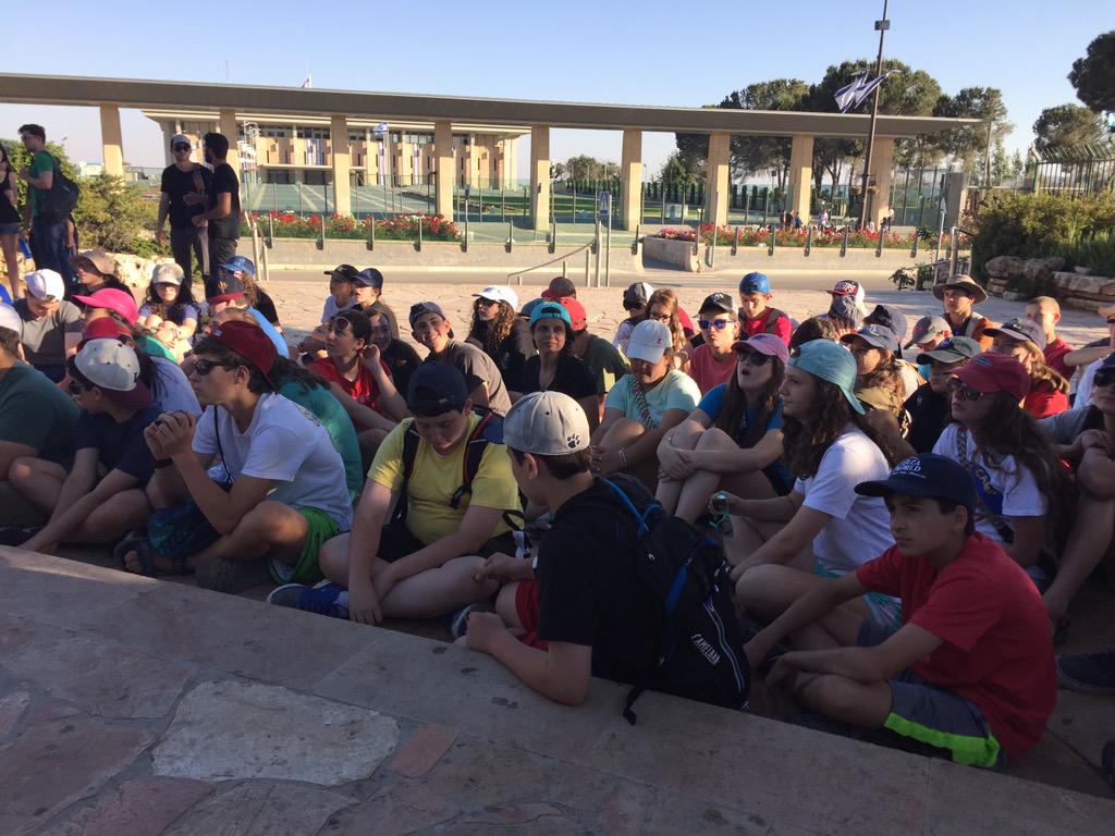 orna_willis's tweet photo. #davis8 the beauty of our students in Jerusalem the best ever! http://t.co/FlCytfJzO0