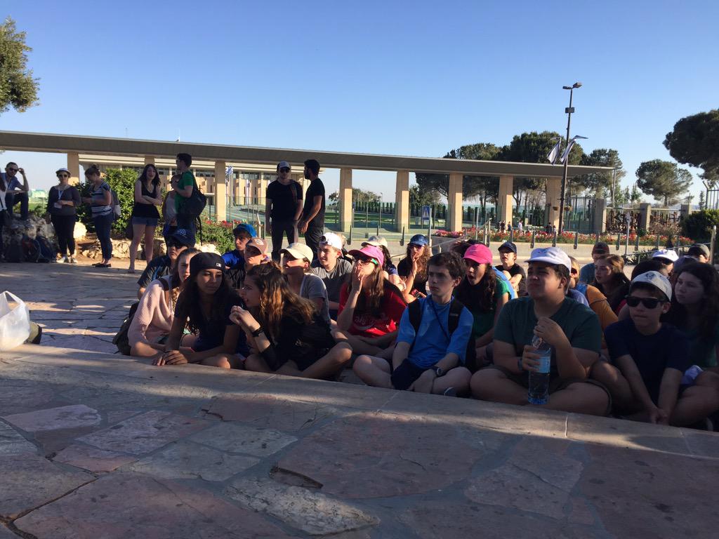 orna_willis's tweet photo. #davis8 the beauty of our students in Jerusalem the best ever! http://t.co/FlCytfJzO0
