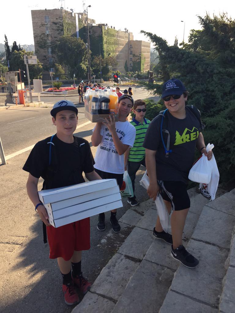 orna_willis's tweet photo. #davis8 the beauty of our students in Jerusalem the best ever! http://t.co/FlCytfJzO0