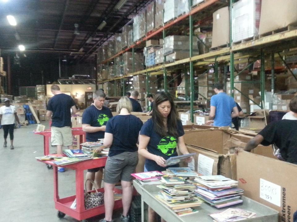 squaita's tweet photo. Still sorting. ..book for Africa.  #dogb2015 #nhway http://t.co/rAbt6Op8LA