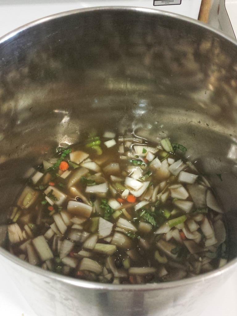 widjiterns14's tweet photo. Making some post imperialist black bean soup #GACHP2 http://t.co/hlLY9mn2sO