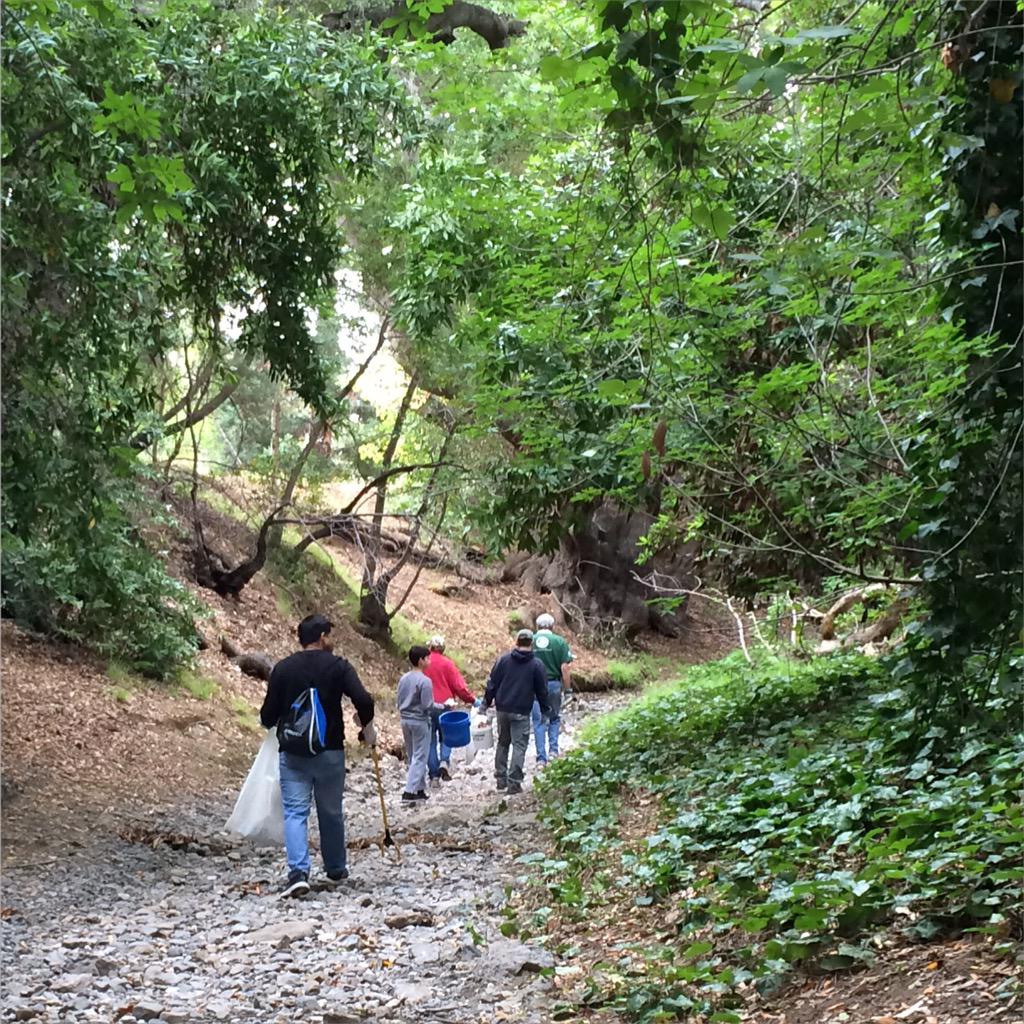 KrisMYas's tweet photo. Litter crew at Permanente Creek for National River Clean Up Day! #cleancreeksscc #losaltos @valleywater http://t.co/Ndf9lmAtOD