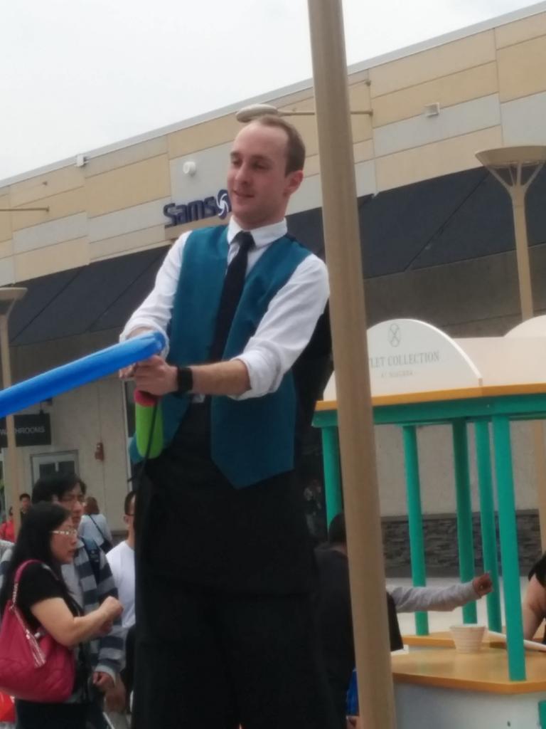 brianrcline's tweet photo. We're at @OCniagara having a great time. #OCN1stBDAY http://t.co/Ue4nJJLJTS