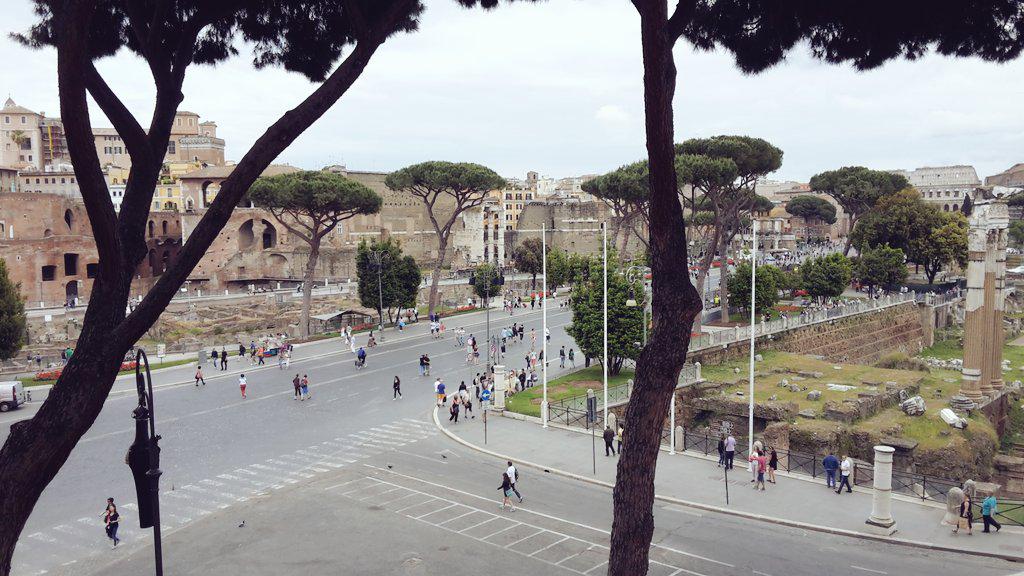 yanitsa918's tweet photo. In #Rome http://t.co/Tt9tszMGyH