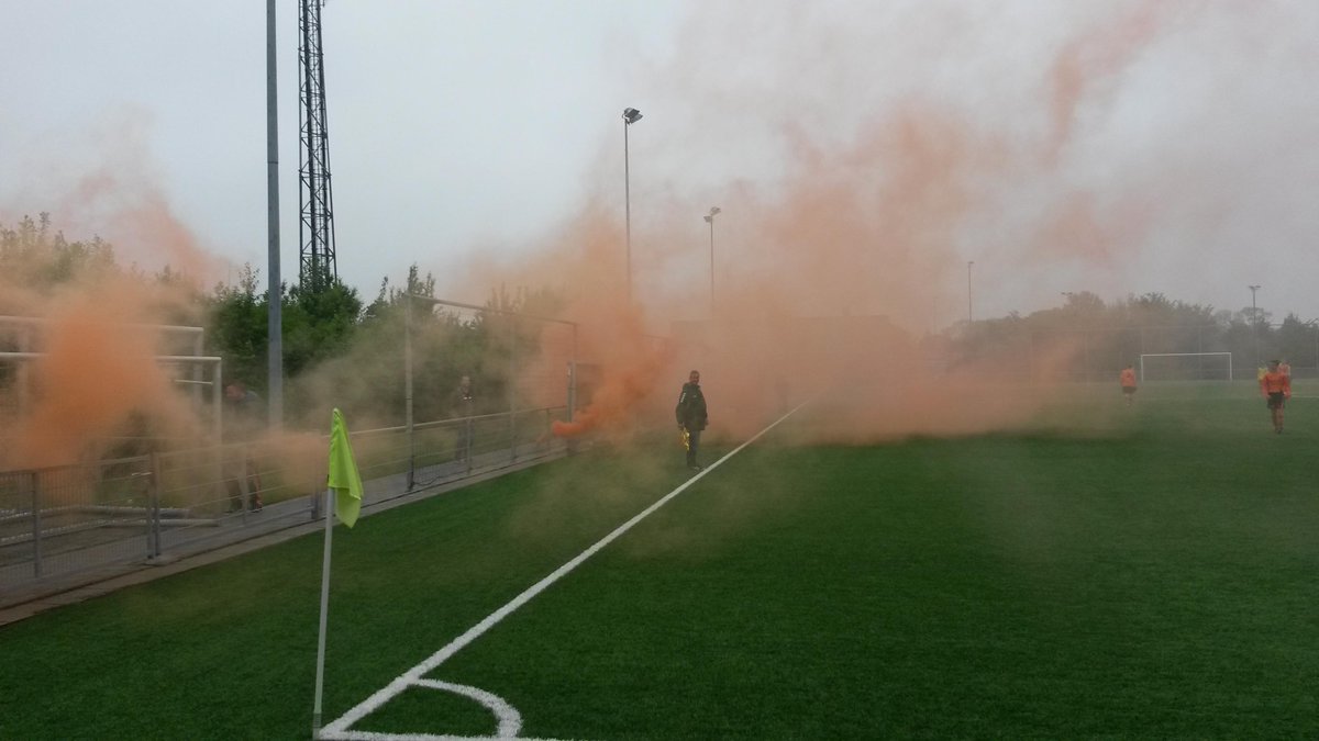 Heicop's tweet photo. @FootballCulture halve finale beker HSSC61 B1#nopyronoparty http://t.co/khBJkpcBoD