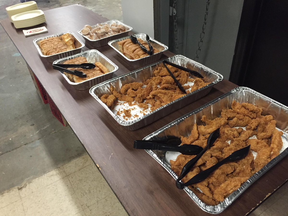 Kentuckyweather's tweet image. A big thanks to the folks at @RaisingCanesLEX for catering out first #WKYTwxWatchers class. I get the leftovers! 😎