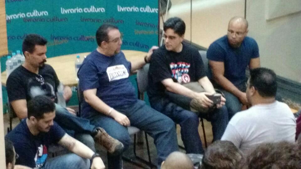 aycar's tweet photo. Lançamento do livro do Leo @leoradiofobia (@ Livraria Cultura in Rio de Janeiro, RJ) https://t.co/egIESN1Q1k http://t.co/2YtXPoCc3o