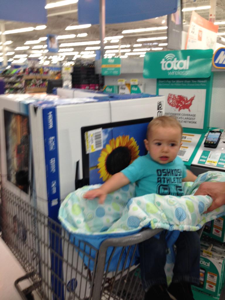projectgradmchs's tweet photo. I don't know how to tell him it's for seniors @lex_07 http://t.co/poCh5idSBw