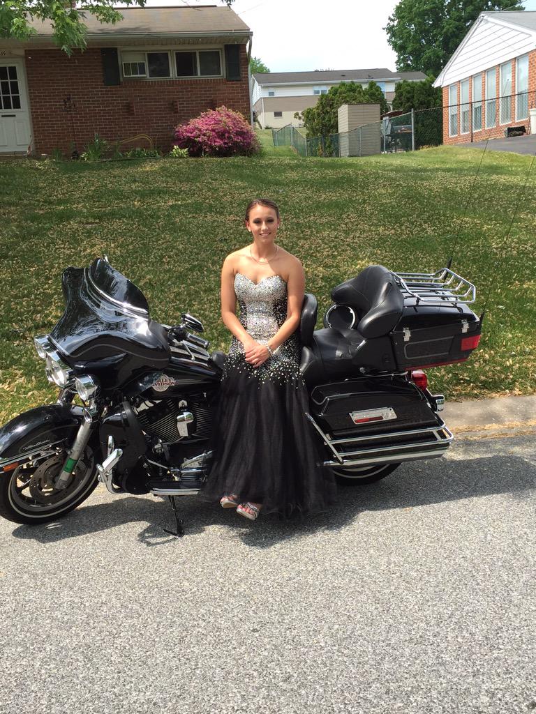 TracieShank's tweet photo. Senior prom http://t.co/8oMAKyVqrD