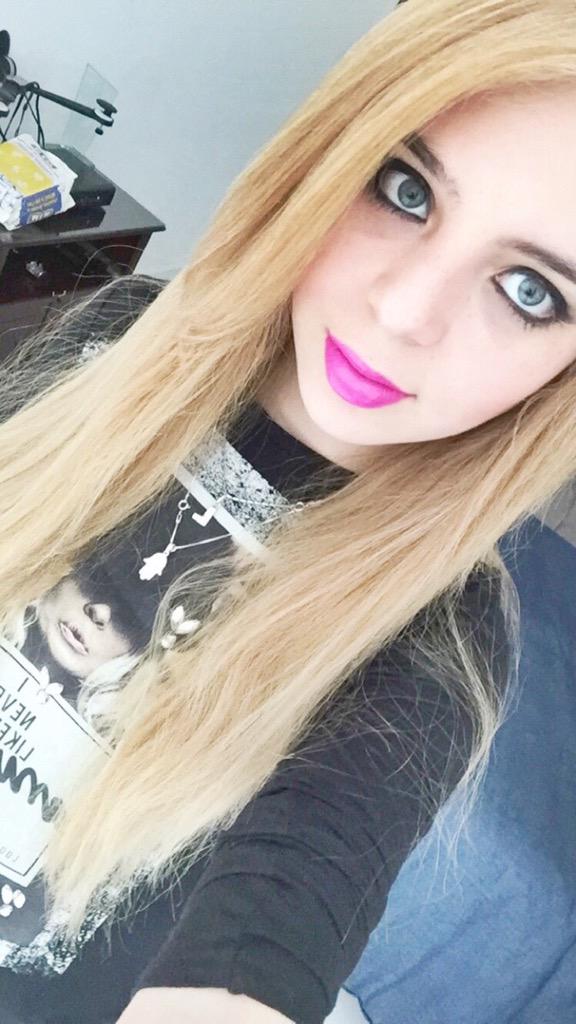 VotacionesCQ's tweet photo. Mejor cabello rubio
FAV @DoveGomezCQ 
RT @LailaAzuaraCQ http://t.co/yMdHNFPLCU