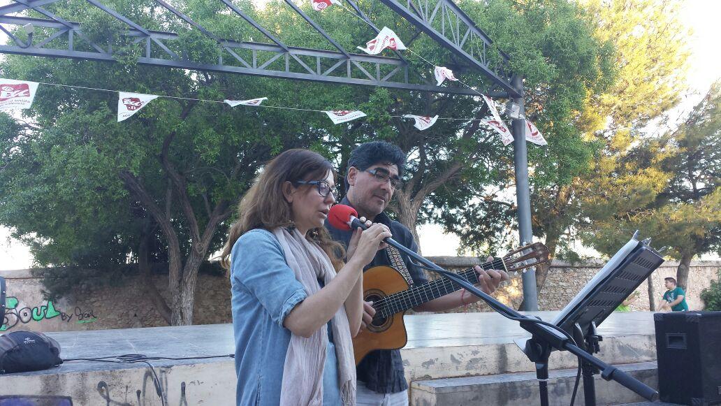 DignidadManises's tweet photo. Gracias a Lucho Roa y Laura Giordano por apoyarnos en nuestra tarde cultural en #Manises. #EsLaHora http://t.co/tsQ125zgYk