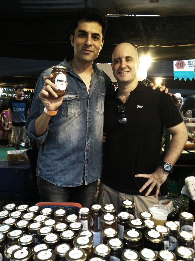 ashwinmushran's tweet image. Guess who popped into the #BhuiraJams stall at #BombayLocal...&amp;amp; what a gorgeous jam model @darshanpandyya makes :-)