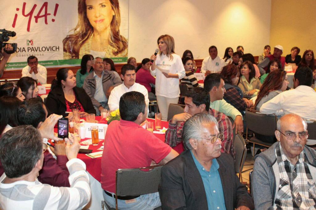 ClaudiaPavlovic's tweet photo. Seguimos celebrando a los maestros en Nogales, mi reconocimiento y compromiso, juntos por una educación de calidad http://t.co/Ry1DEqs83j