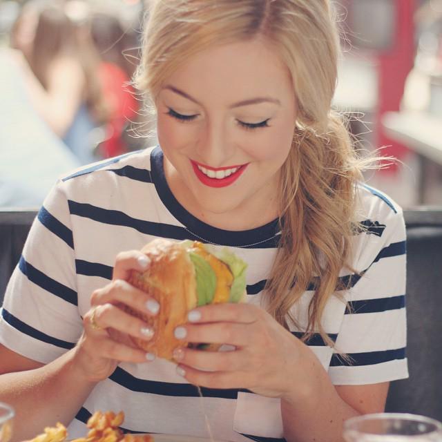 rachel_martino's tweet photo. Serious brunch vibes at @therandolphnyc in Brooklyn 🍔 + 🍹 = 👯 #randolphbrooklyn #bottomles… http://t.co/lmygkKVKOT http://t.co/n28JbDmqmf