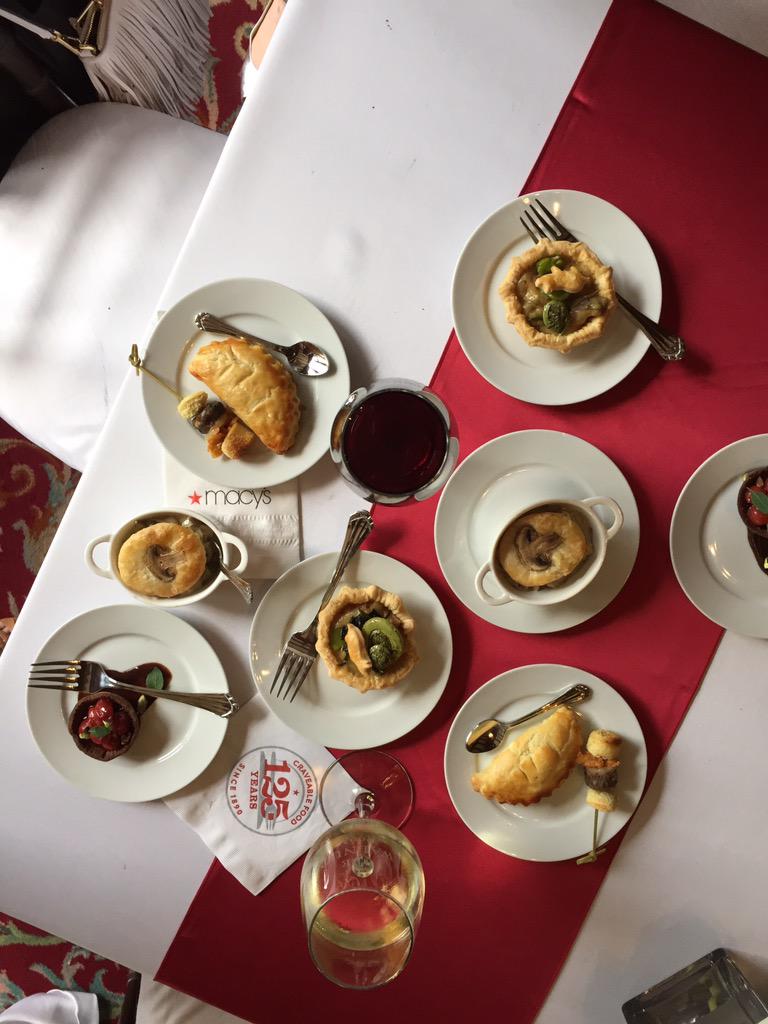 agirlandherfood's tweet image. Yes yes yes yes @TomDouglasCo @ChefTakashi @catcora @Johnny_Iuzzini @macys @CulinaryCouncil #MacysChefs #macyschef