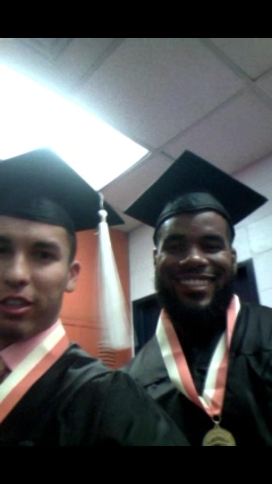 ConorBellegarde's tweet photo. Ran into Quintin Demps after graduation #MinerLegend http://t.co/qyfxeXLyxc
