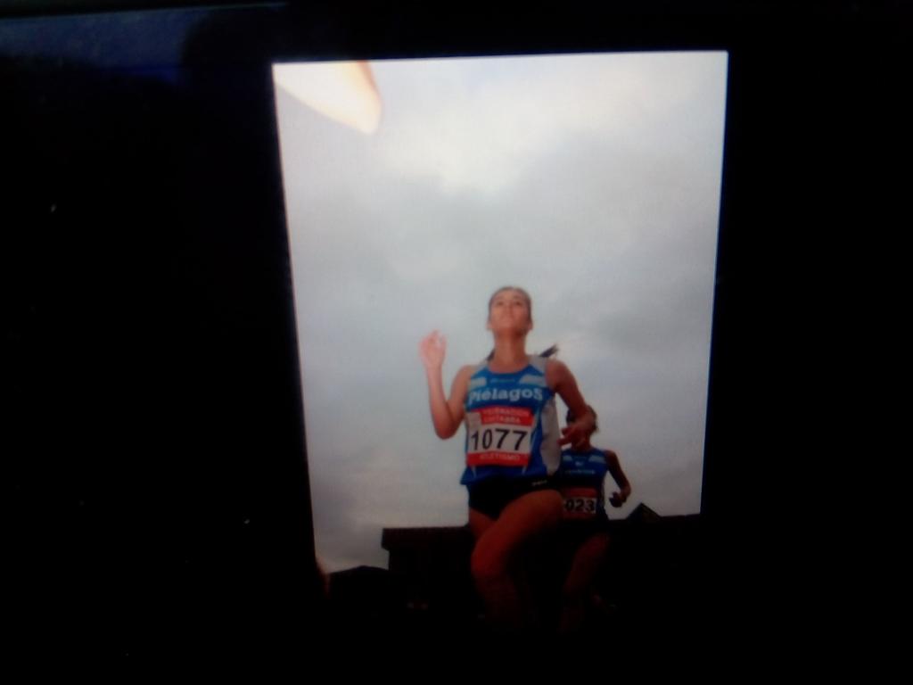 runonline_'s tweet photo. @anavega93 va bien, muy bien en busca de su mínima para el Europeo sub23 http://t.co/kY6FSiH0b8