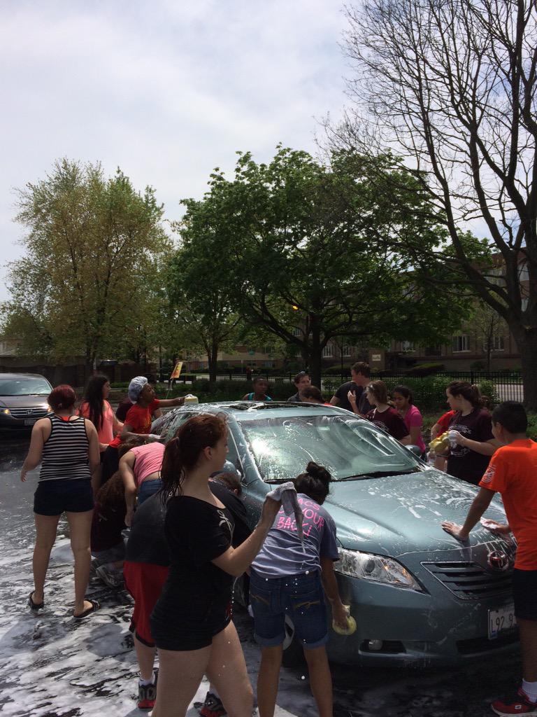 MissAxelrood's tweet photo. BRMM BAND CAR WASH. Ends at 3 pm. $5 BR Pulaski lot. #bandmac @BrotherRice @McAuleyMacs http://t.co/1Z9AarBPmc