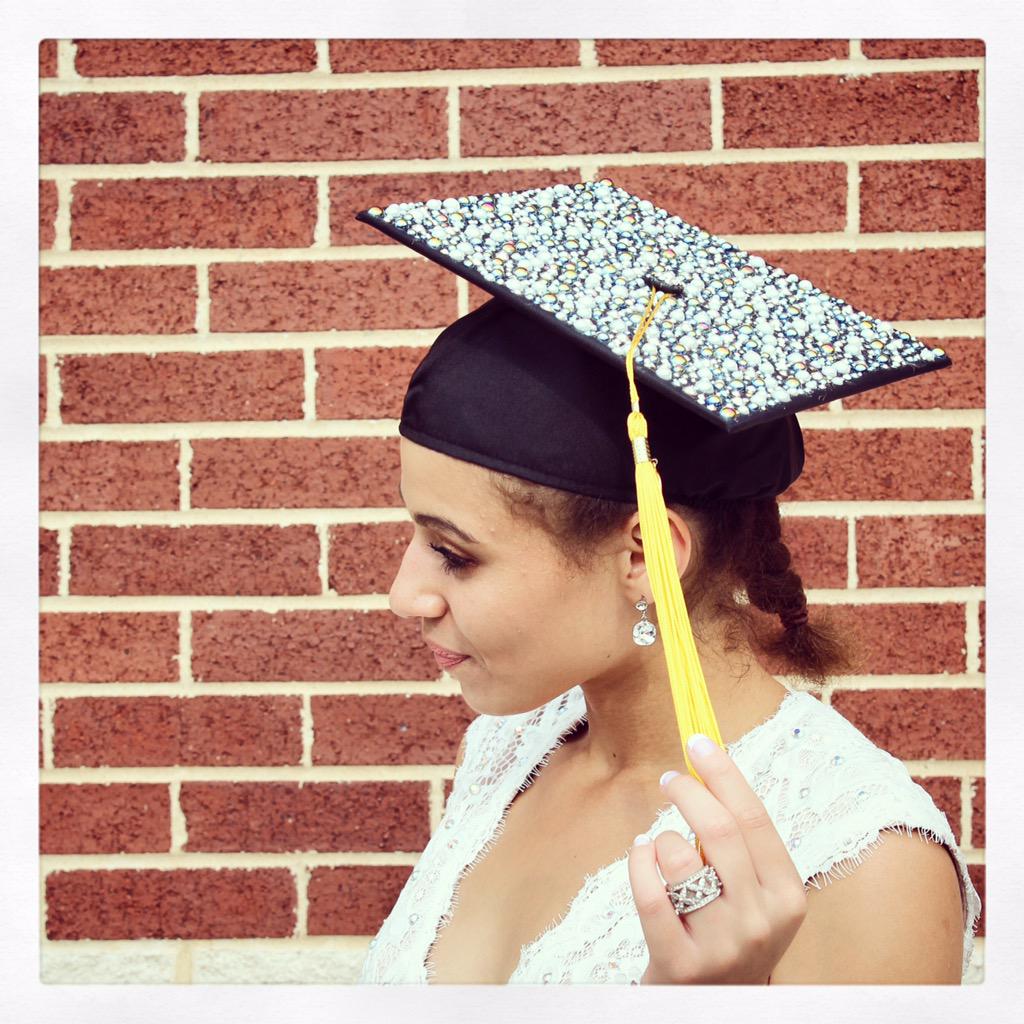 corbinbleu's tweet photo. Beyond proud of my sister, an official #BaylorGraduate & Bachelor of Science in Biology! #GraduationCapGoals http://t.co/s8m6NG1LRW