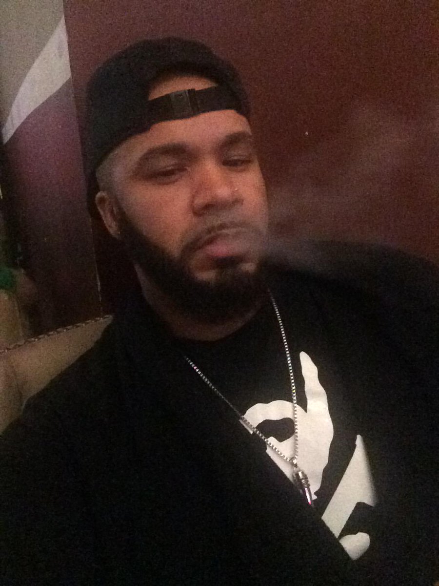 JamaalRealTime's tweet photo. #nf @killerbeards http://t.co/qWelSjDM6K